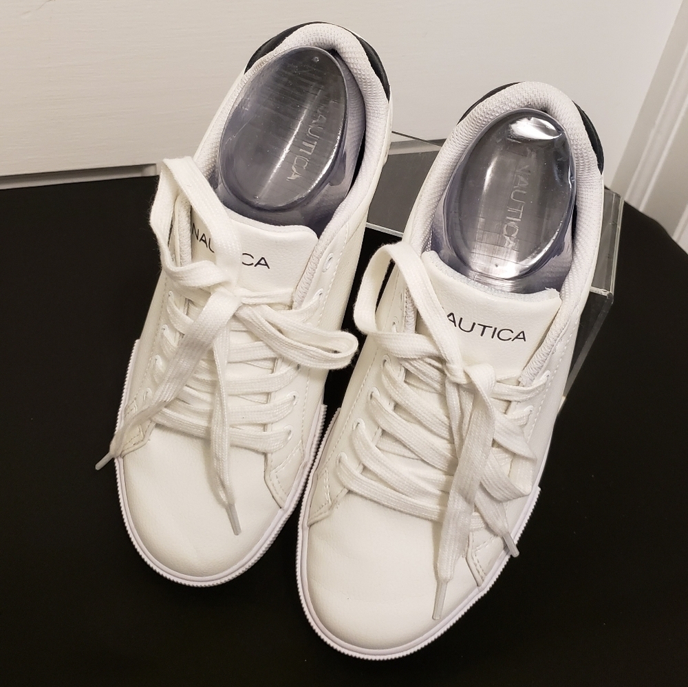 Nautica White Laceup Sneakers Size 8.5, Athlesiure, Casual, Preppy, Comfy